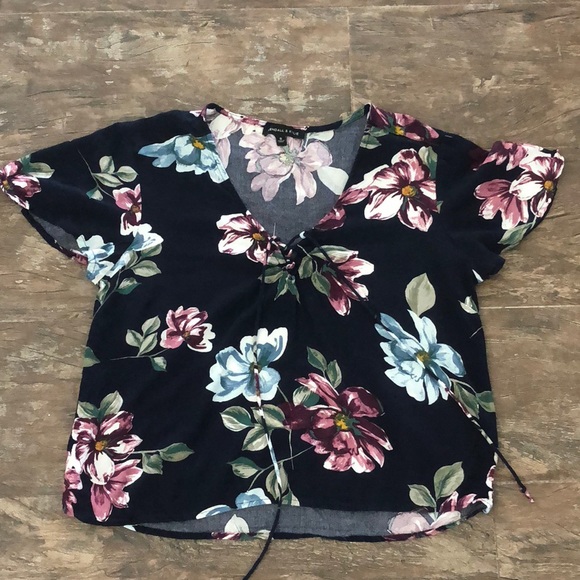 PacSun Tops - Kendall and Kylie floral top